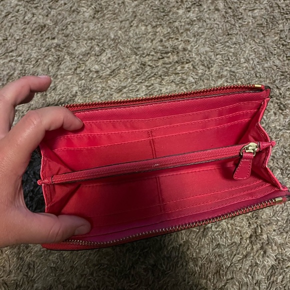 Coach Peyton Signature Khaki / Pink Salmon Accordion Wallet - Picture 4 of 7